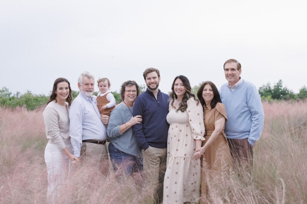 Coordinated family outfits for Christmas Family photos of a large family in a park